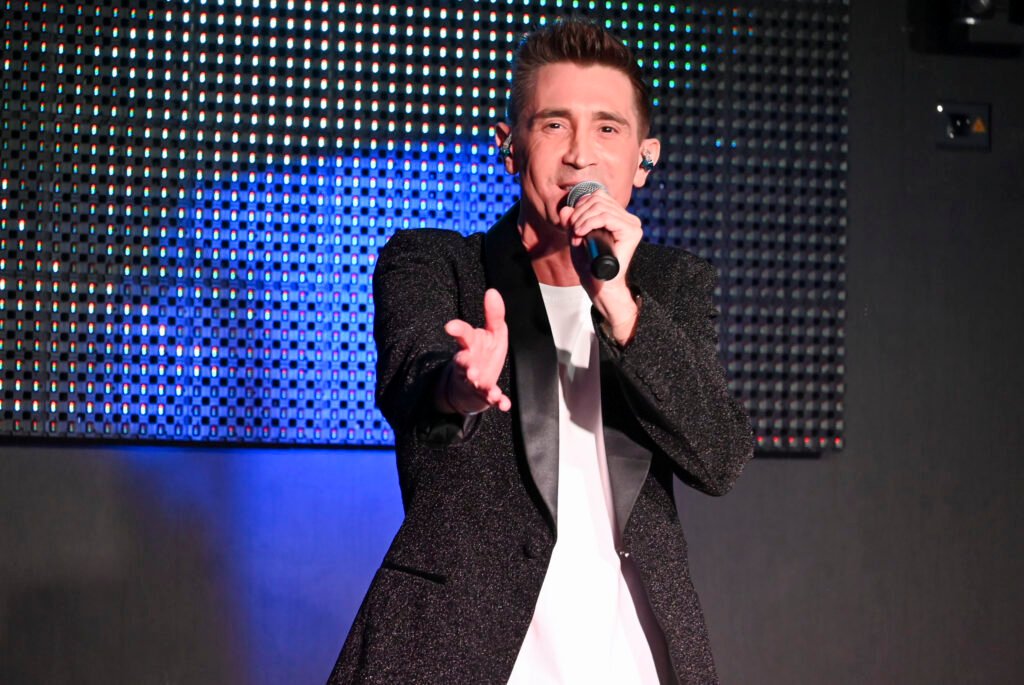 Baptiste Valloy sur la scéne du Macumba