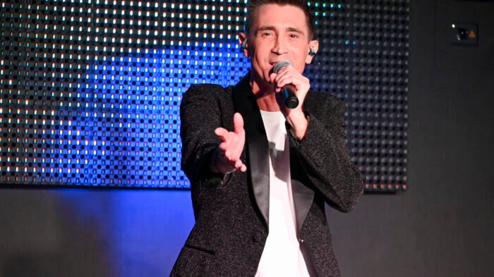 Baptiste Valloy sur la scéne du Macumba