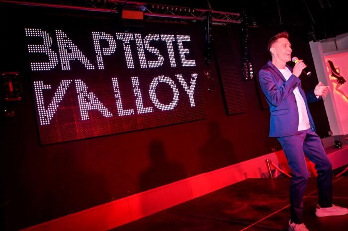 Baptiste Valloy sur la scéne du Macumba